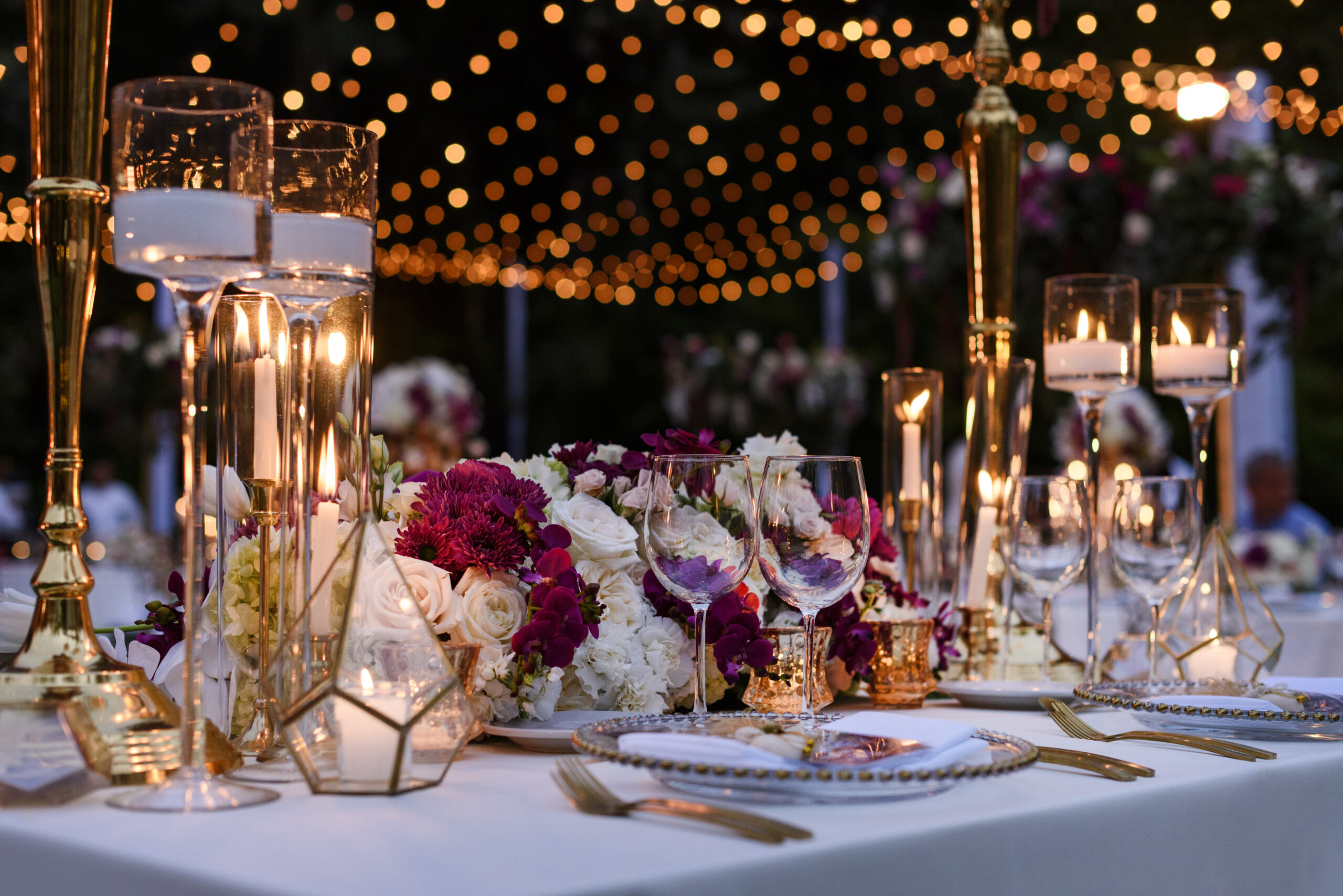 elegant decoration for a wedding with crystal glasees and pink, lilac and white flowers
